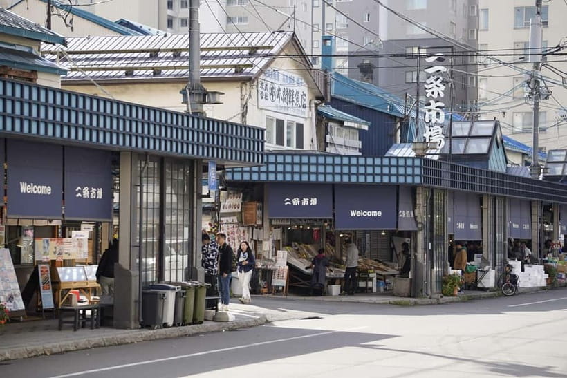 Authentic Sapporo: Nijo Market Seafood Lunch & History Tour - Sosei Bridge and Hokkaido Jingu Tongu
