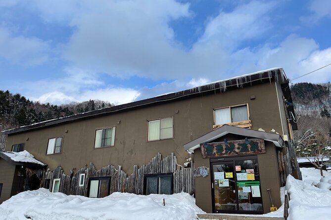 Enjoy snow-covered hot springs with private transport - A closer look at the natural spring water