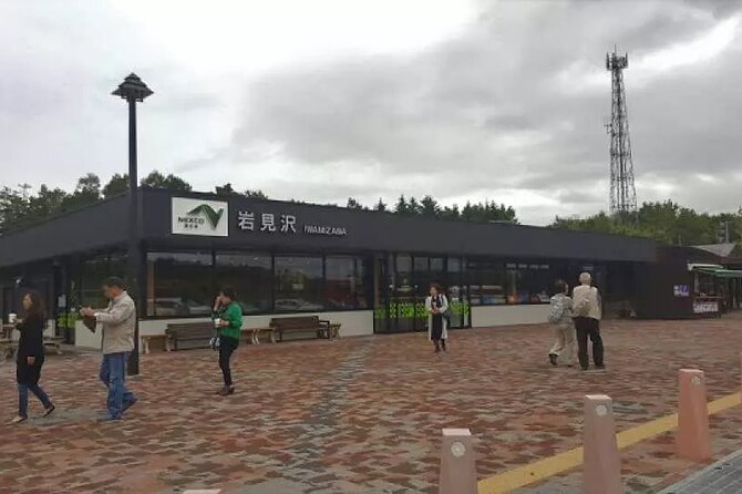 Hokkaido Day Tour from Sapporo: Asahiyama Zoo, Blue Pond Japan - Three hours with the animals at Asahiyama Zoo