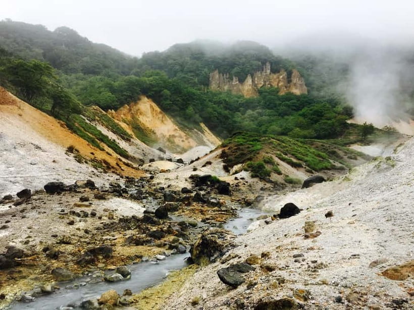 Hokkaido Noboribetsu Lake Toya Tour from Sapporo - What this Sapporo day tour is really good at