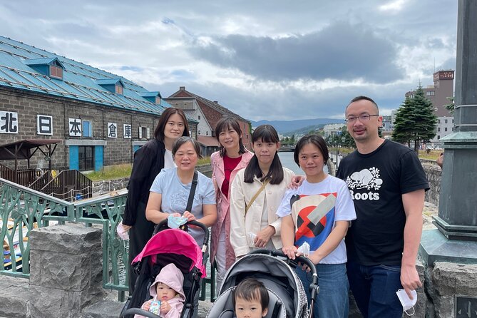 Otaru 6hr Private Trip with Government-Licensed Guide - Shopping and eating along Sakaimachi Street