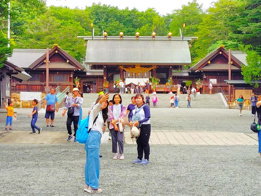 Sapporo: Hokkaido Shrine Tour with Rituals, History & Sweets - Why Hokkaido Shrine makes a good one-hour tour