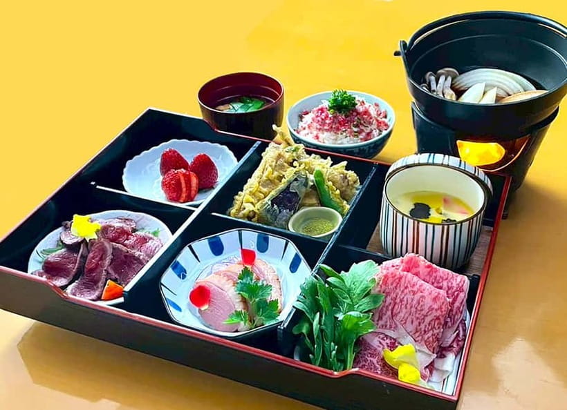 Sapporo: Sumo Show Experience with Japanese food & Photo - Meal choices require attention when you reserve