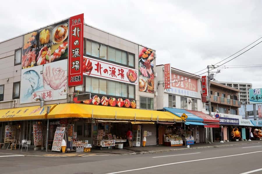 Sopporo: Hokkaido Shrine and Atama Daibutsu Full-Day Tour - Shiroi Koibito Park, chocolate and a quick look behind the scenes