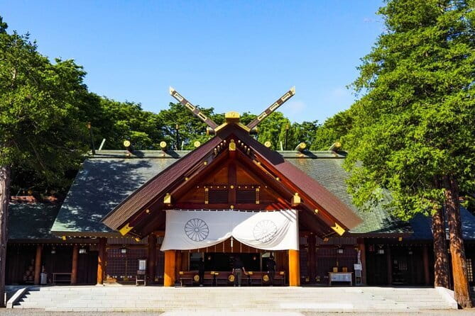 Tour in Sapporo Shrine, Fish Market and Shiroi Koibito Park - Why This Route Works for a First Day in Sapporo